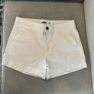 Old Navy Everyday Mid Rise Khaki White Shorts Size 4